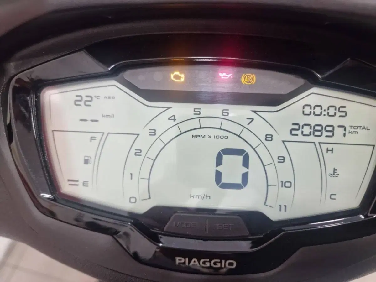 Piaggio Beverly 400 S (2025 - 26) (4)