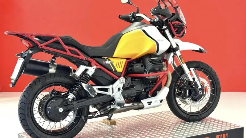Moto Guzzi V85 TT Evocative Graphics: l'usato a 8.900 euro