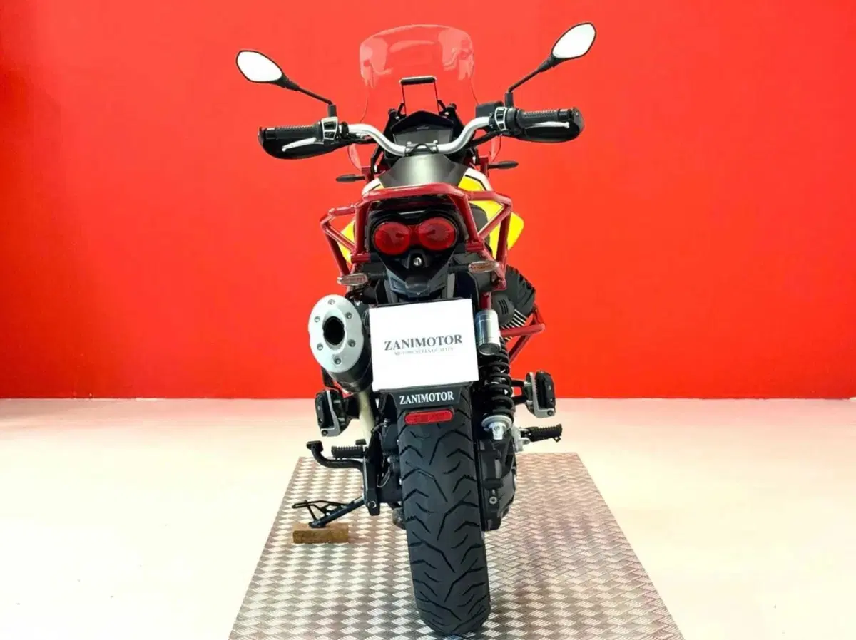 Moto Guzzi V85 TT Evocative Graphics: l'usato a 8.900 euro (8)
