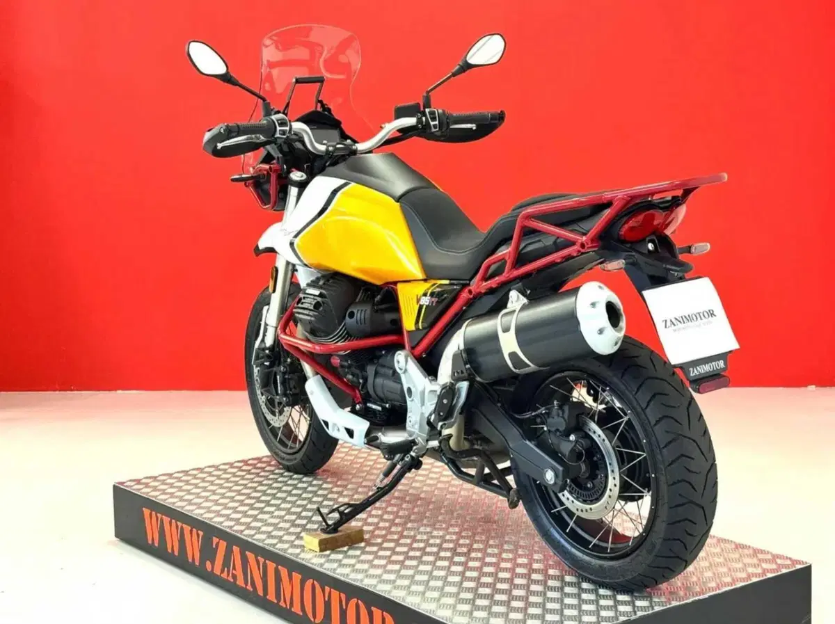 Moto Guzzi V85 TT Evocative Graphics: l'usato a 8.900 euro (9)
