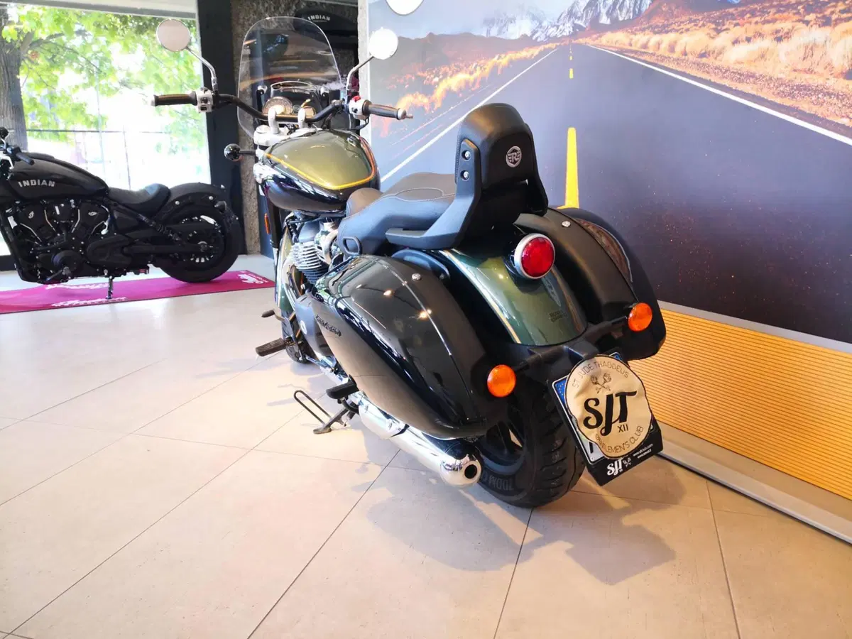 Royal Enfield Super Meteor 650 (2023 - 26) (8)
