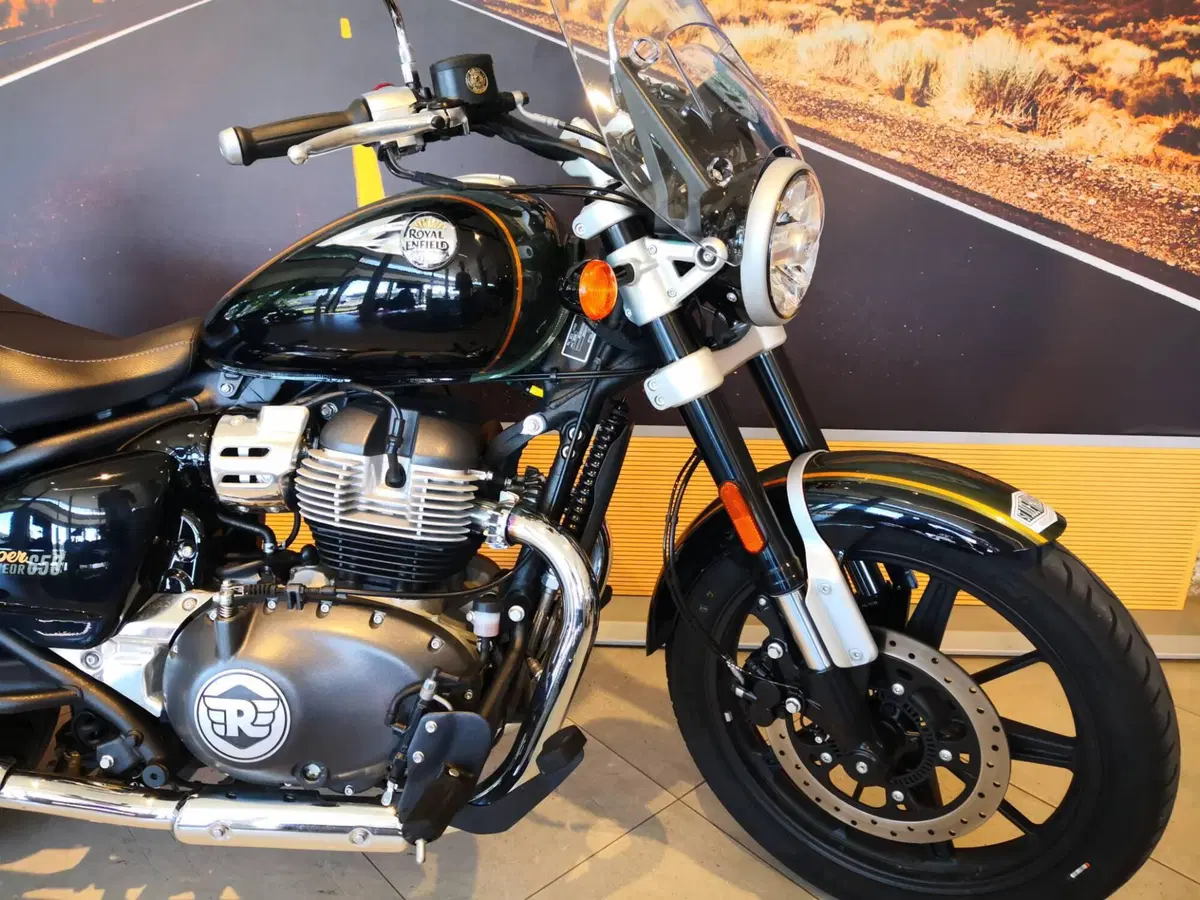 Royal Enfield Super Meteor 650 (2023 - 26) (4)