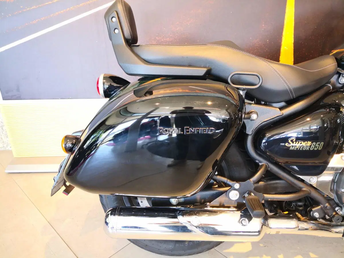Royal Enfield Super Meteor 650 (2023 - 26) (5)