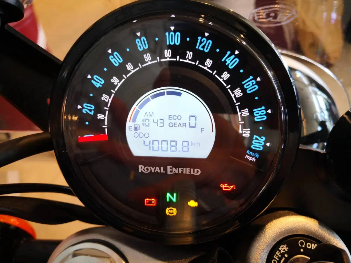 Royal Enfield Super Meteor 650 (2023 - 26) (12)