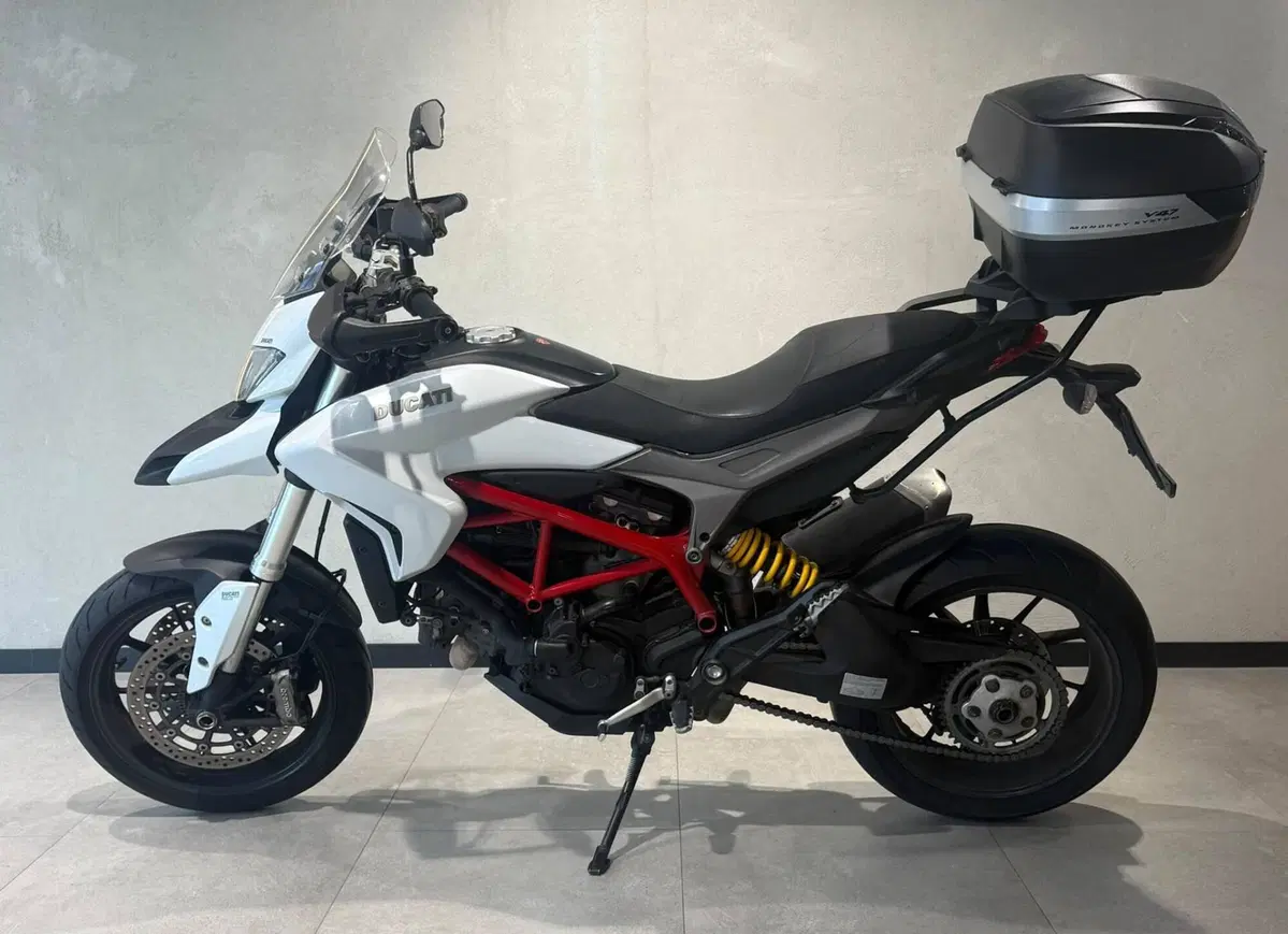 Ducati Hyperstrada 821 (2013 - 15) (5)