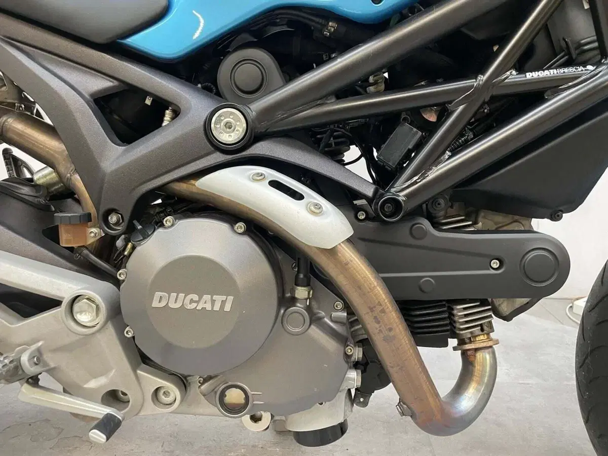 Ducati Monster 696 Plus (2007 - 14) (4)