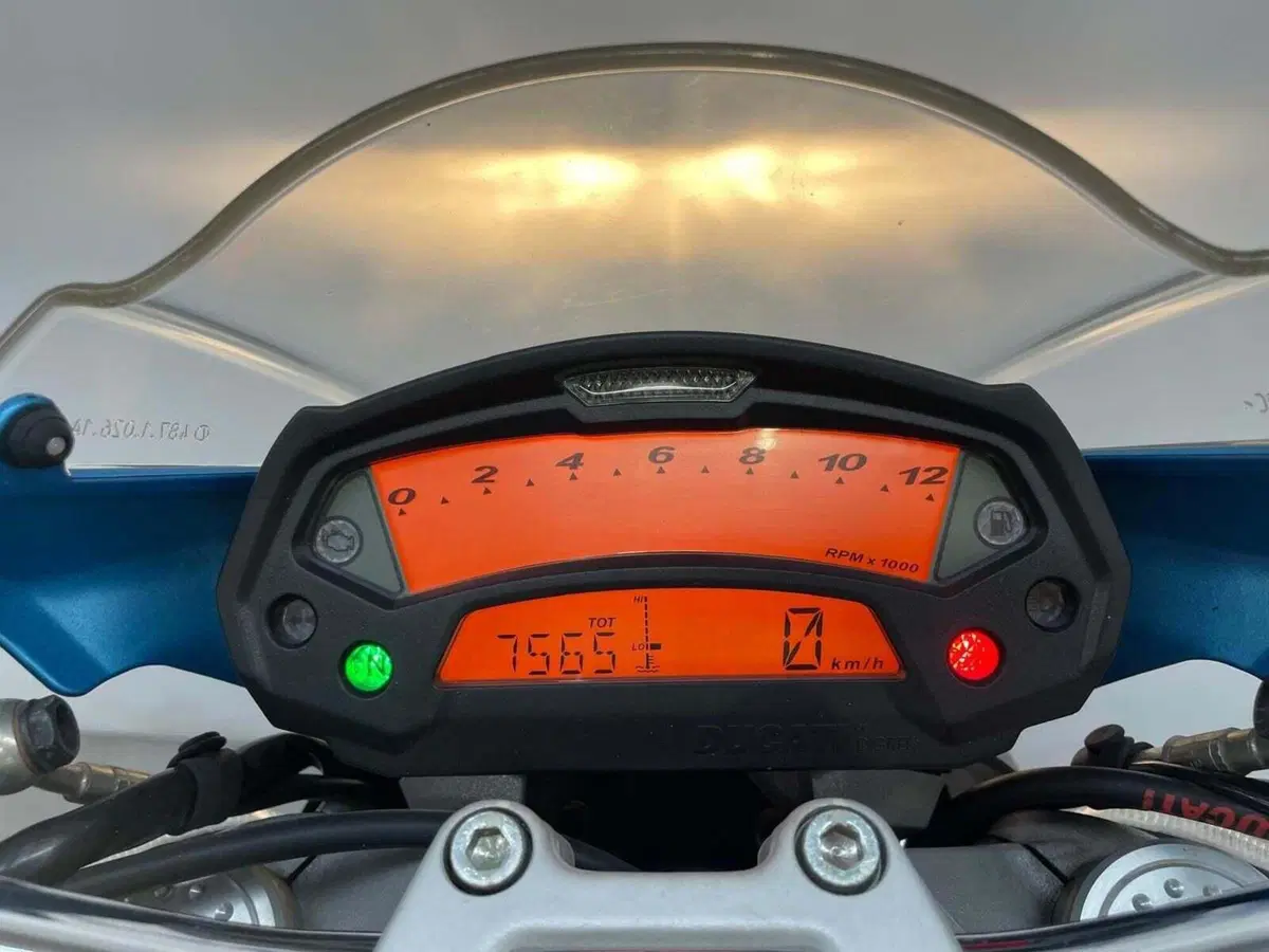 Ducati Monster 696 Plus (2007 - 14) (9)