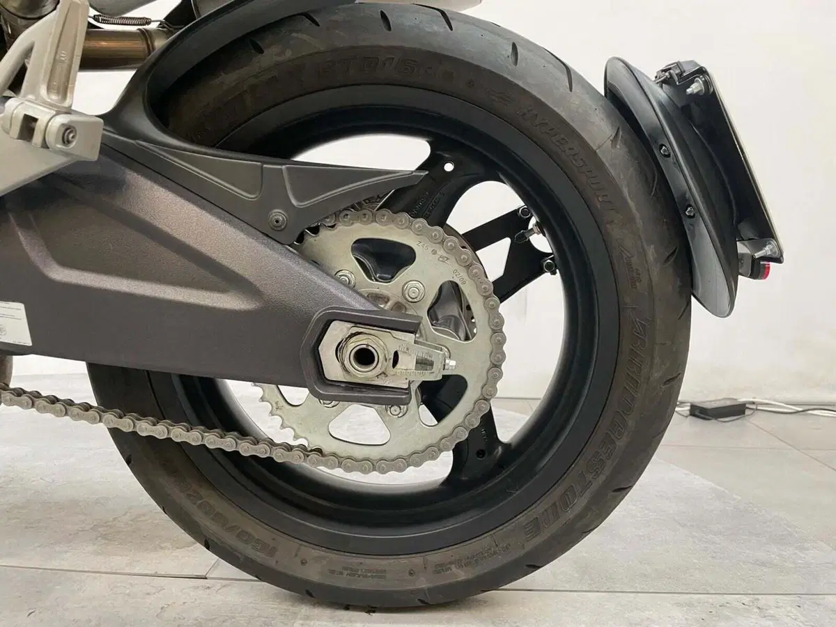 Ducati Monster 696 Plus (2007 - 14) (11)