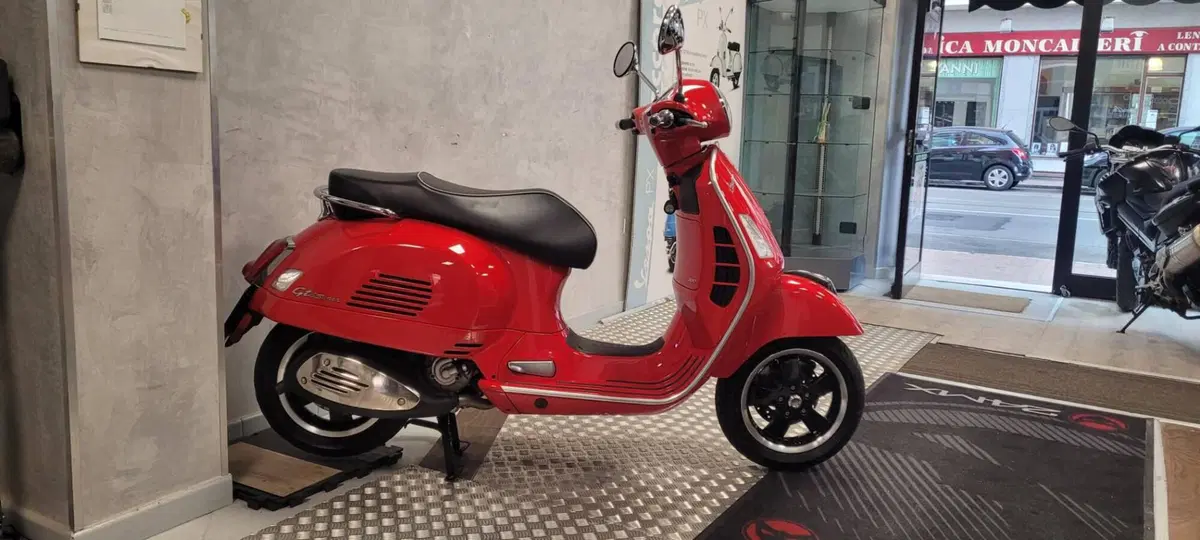 Vespa GTS 300 Super (2017 - 18) (2)