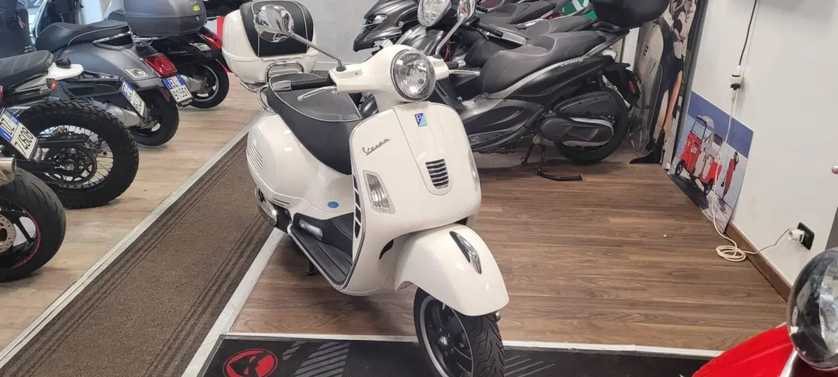 Vespa GTS 300 Super (2008 - 16) (2)