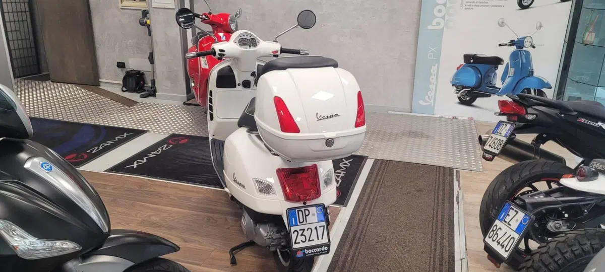 Vespa GTS 300 Super (2008 - 16) (3)