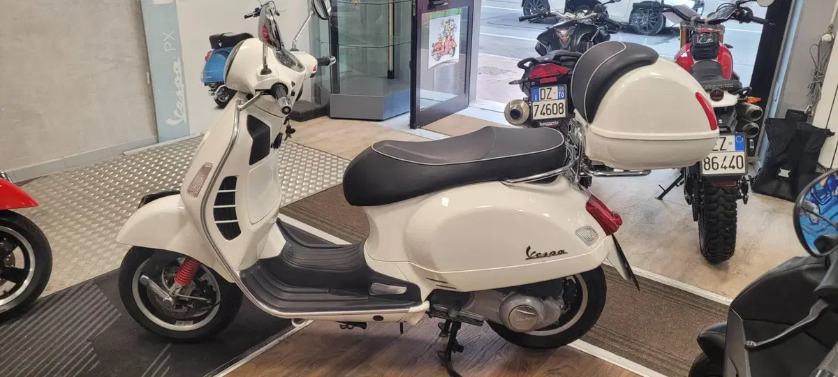 Vespa GTS 300 Super (2008 - 16) (4)