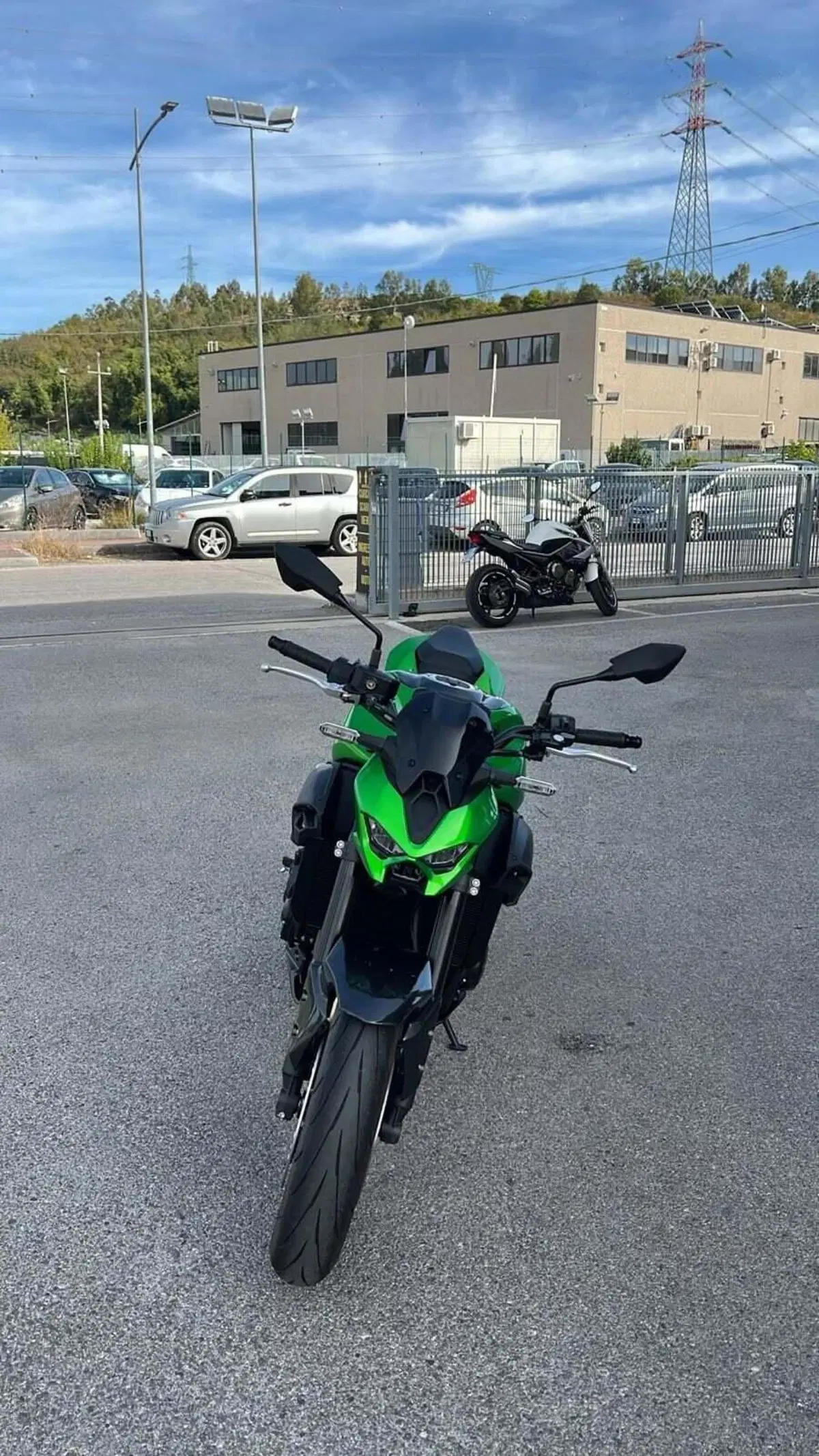 Kawasaki Z 900 (2025 - 26) (4)
