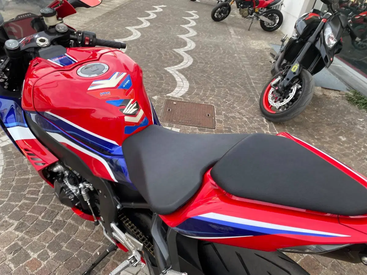 Honda CBR 1000 RR-R Fireblade (2020 - 21) (6)