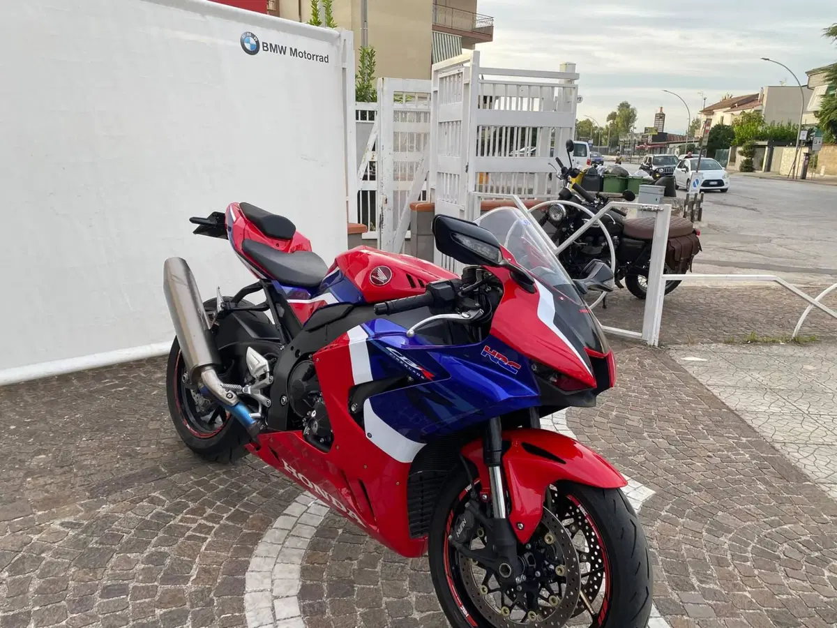 Honda CBR 1000 RR-R Fireblade (2020 - 21) (2)
