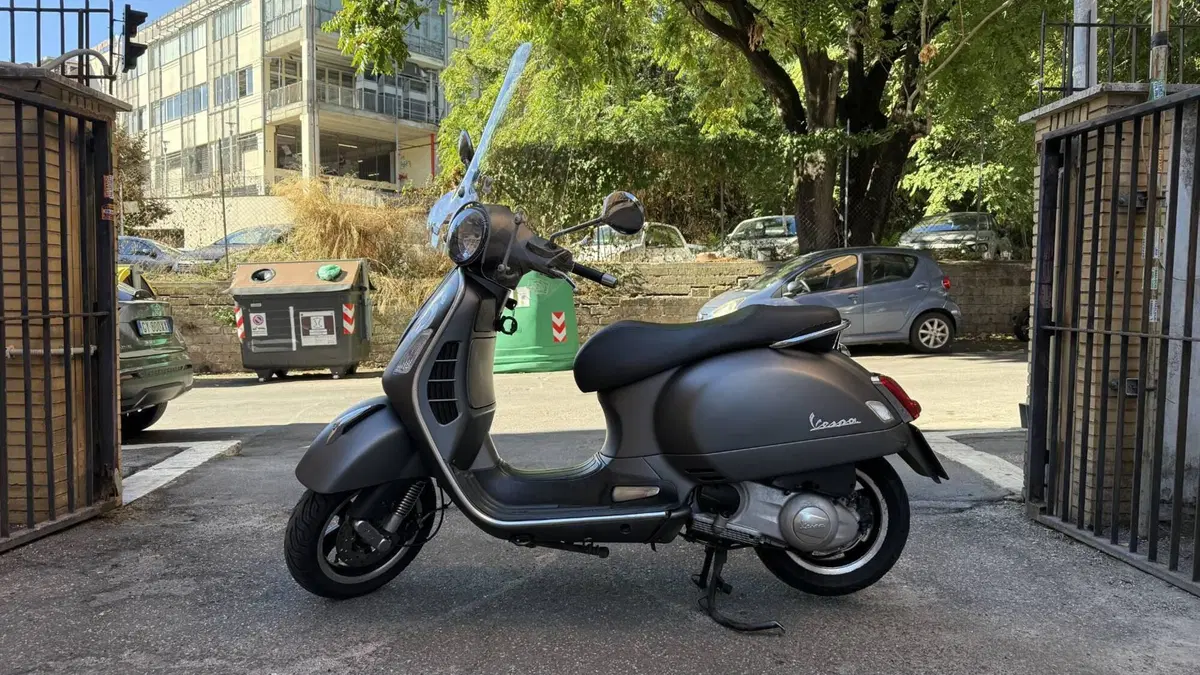 Vespa GTS 300 Super (2008 - 16) (2)