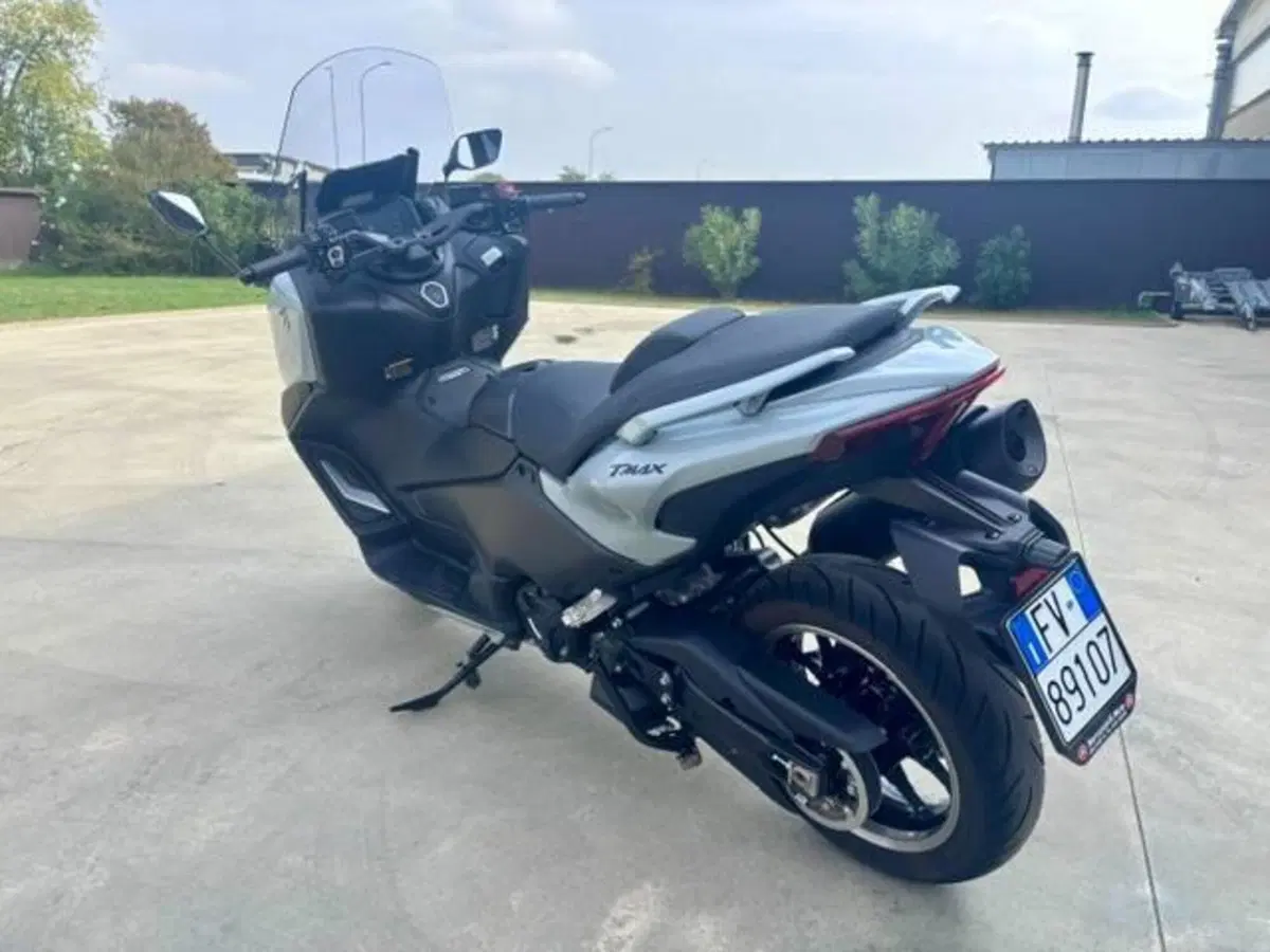 Yamaha T-Max 560 Tech Max (2025 - 26) (8)