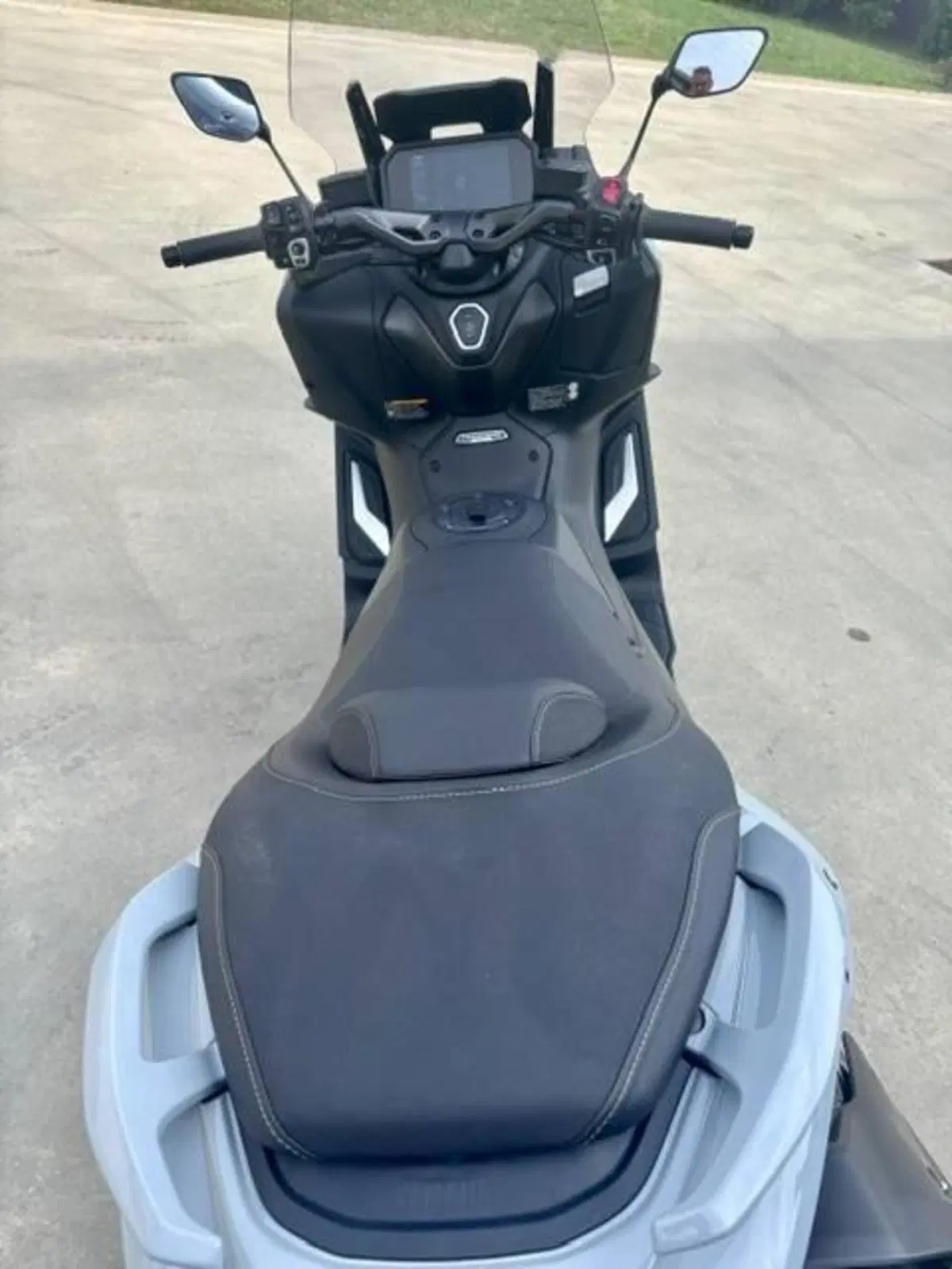 Yamaha T-Max 560 Tech Max (2025 - 26) (9)