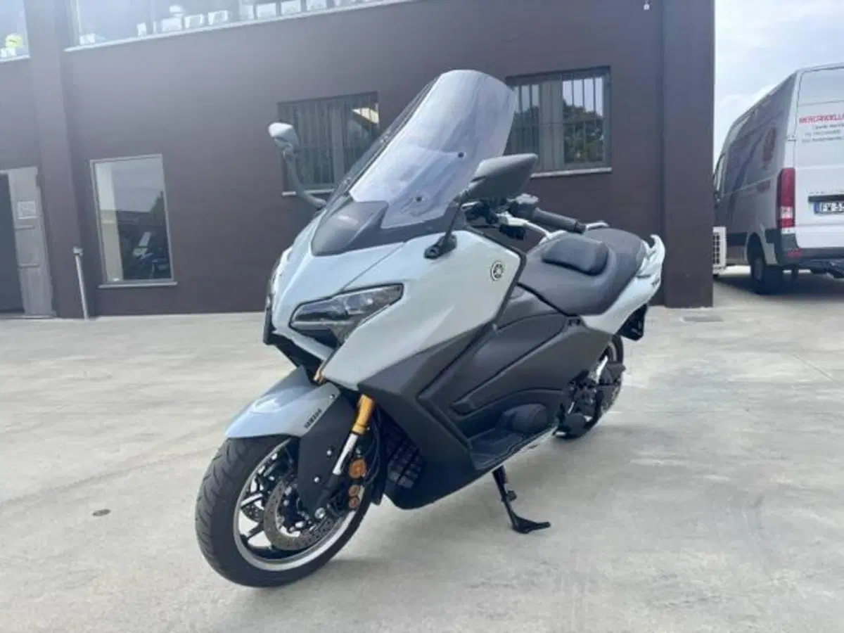 Yamaha T-Max 560 Tech Max (2025 - 26) (2)