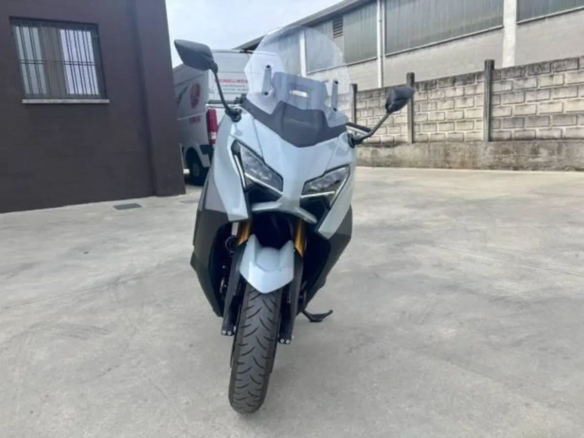 Yamaha T-Max 560 Tech Max (2025 - 26) (3)