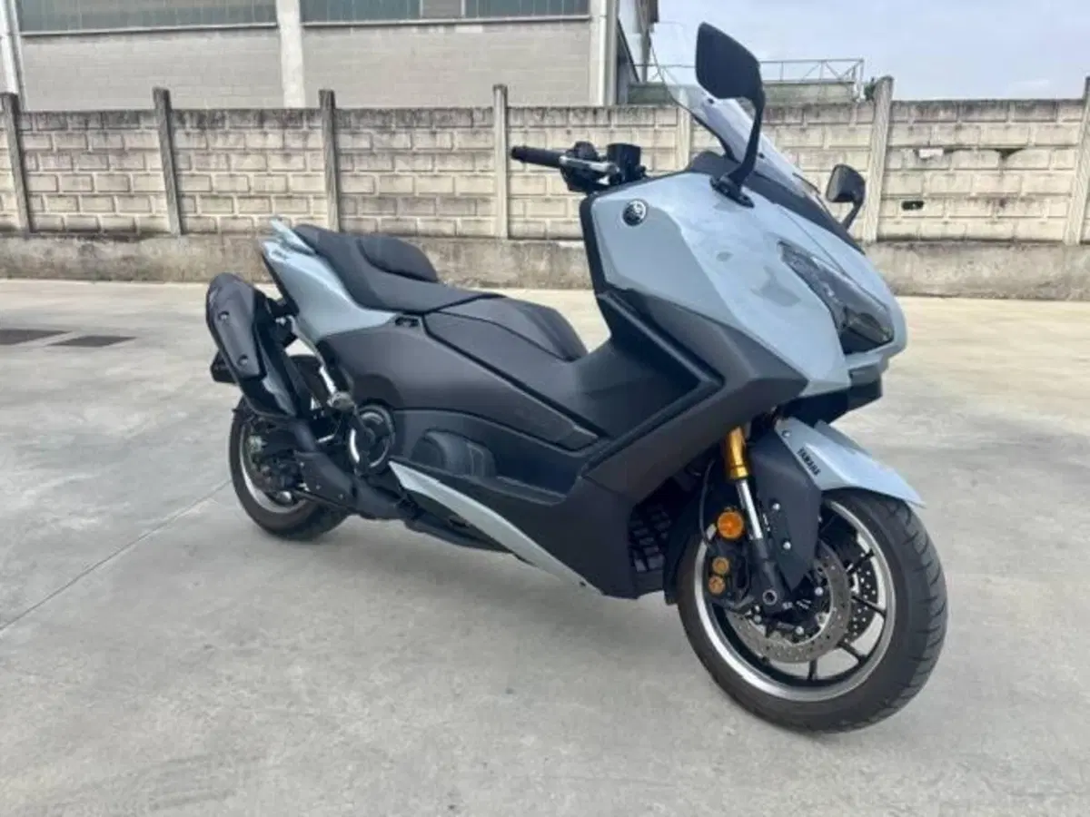 Yamaha T-Max 560 Tech Max (2025 - 26) (4)