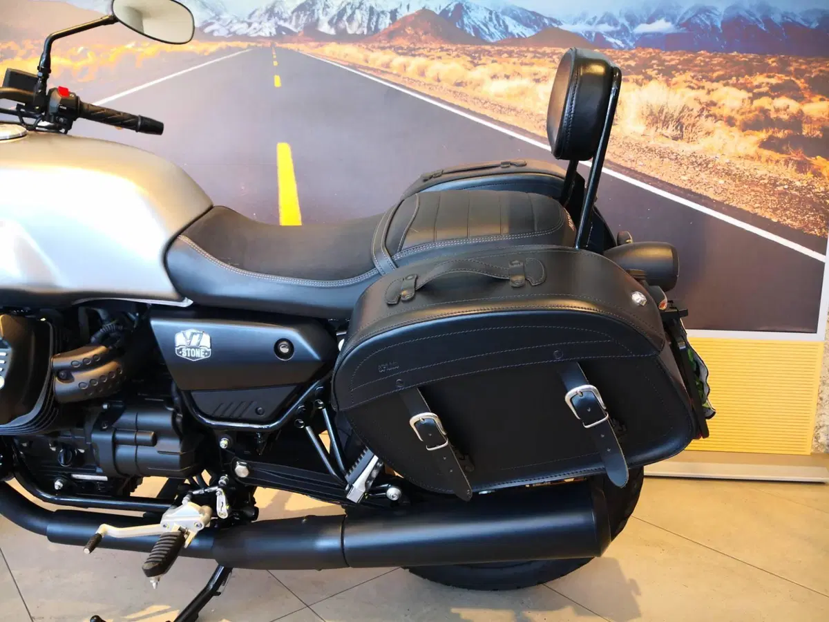 Moto Guzzi V7 Stone (2021 - 24) (9)