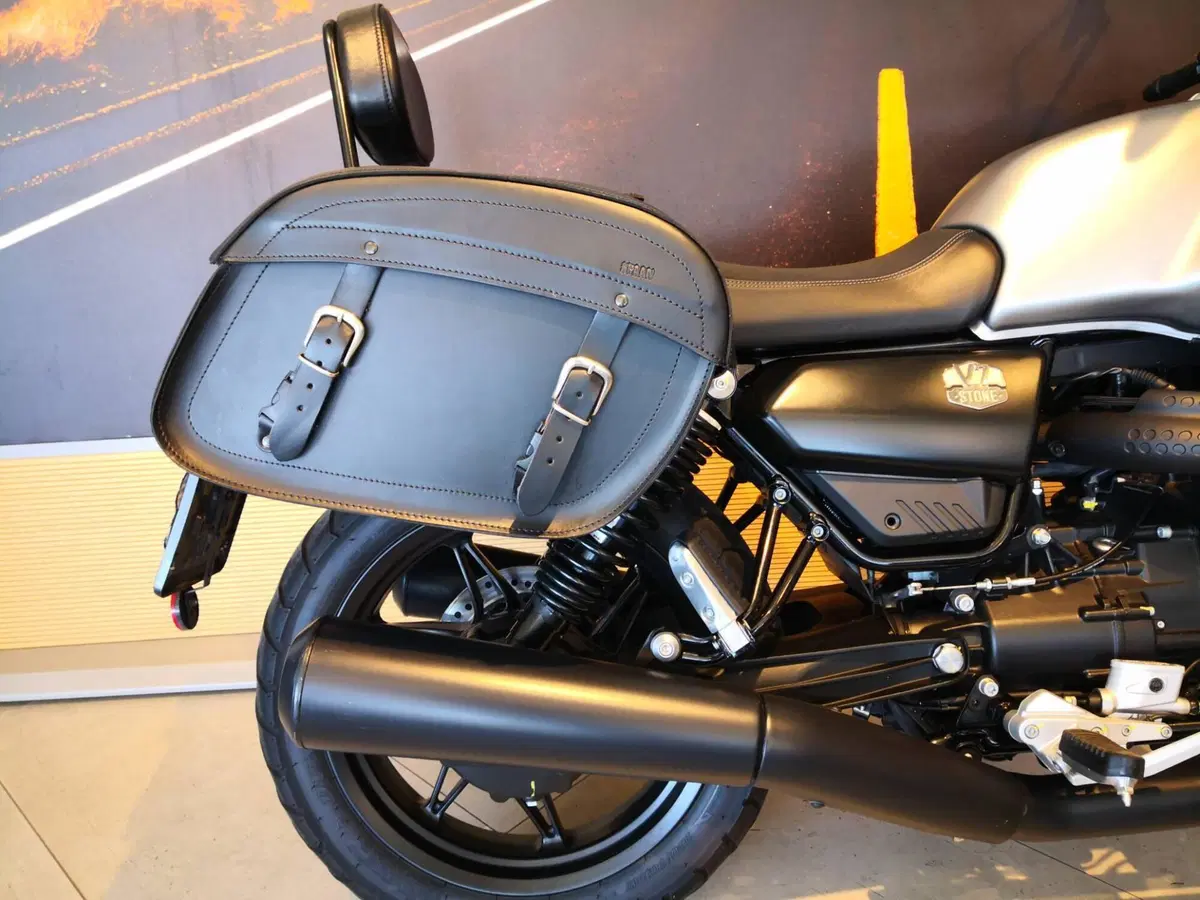 Moto Guzzi V7 Stone (2021 - 24) (5)