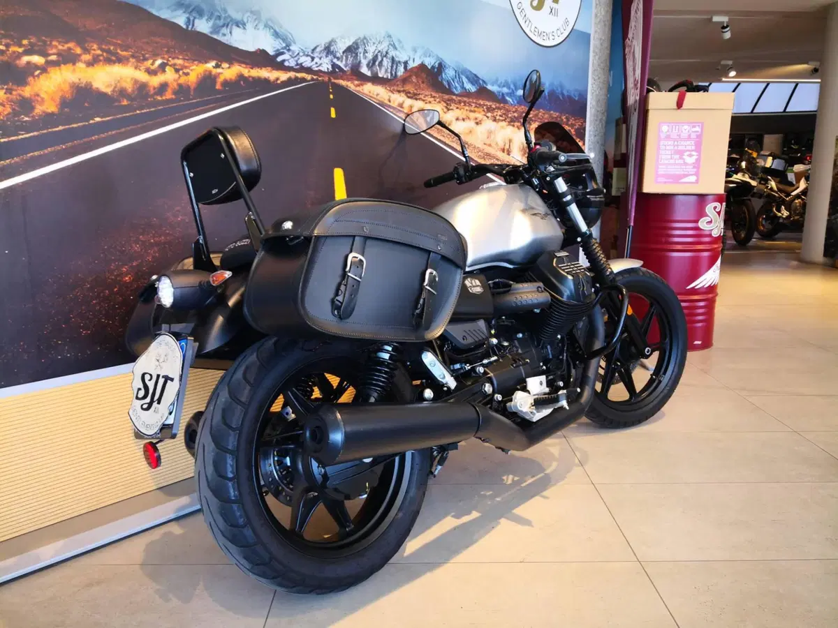 Moto Guzzi V7 Stone (2021 - 24) (6)