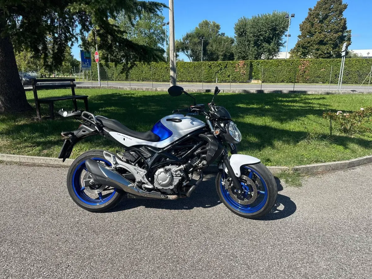 Suzuki Gladius 650 SFV ABS (2009 - 15)