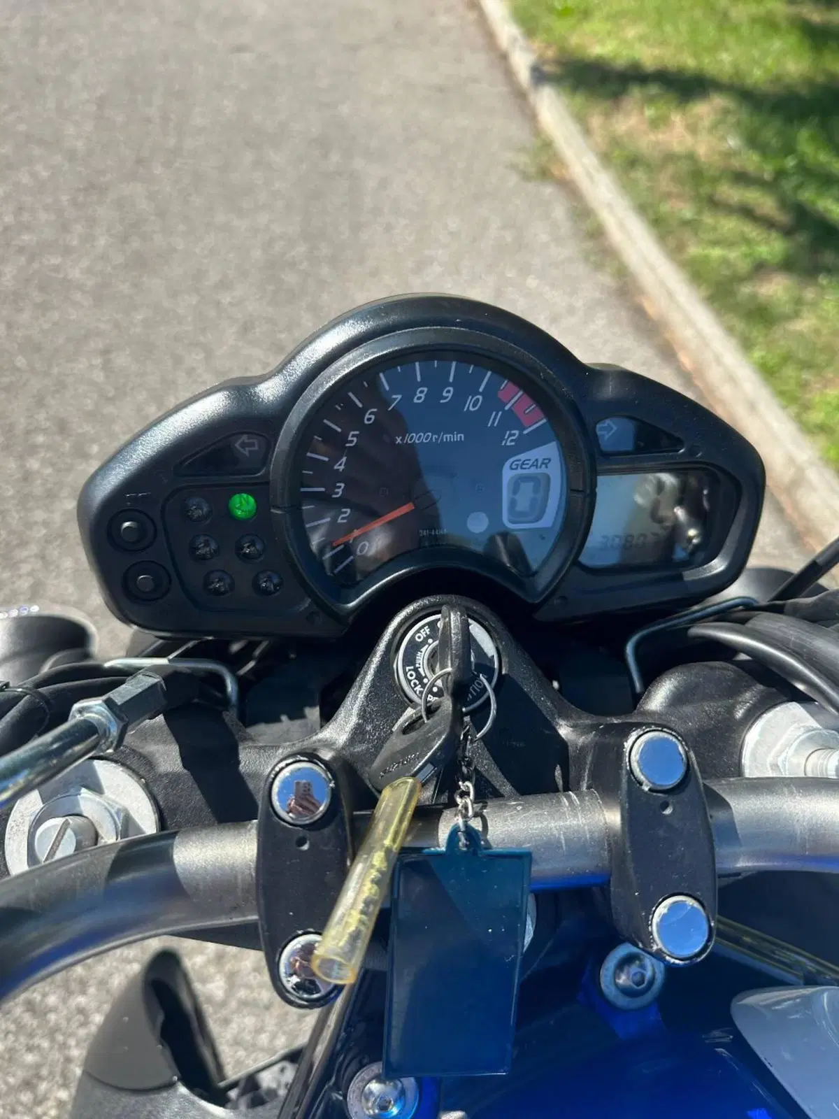 Suzuki Gladius 650 SFV ABS (2009 - 15) (3)