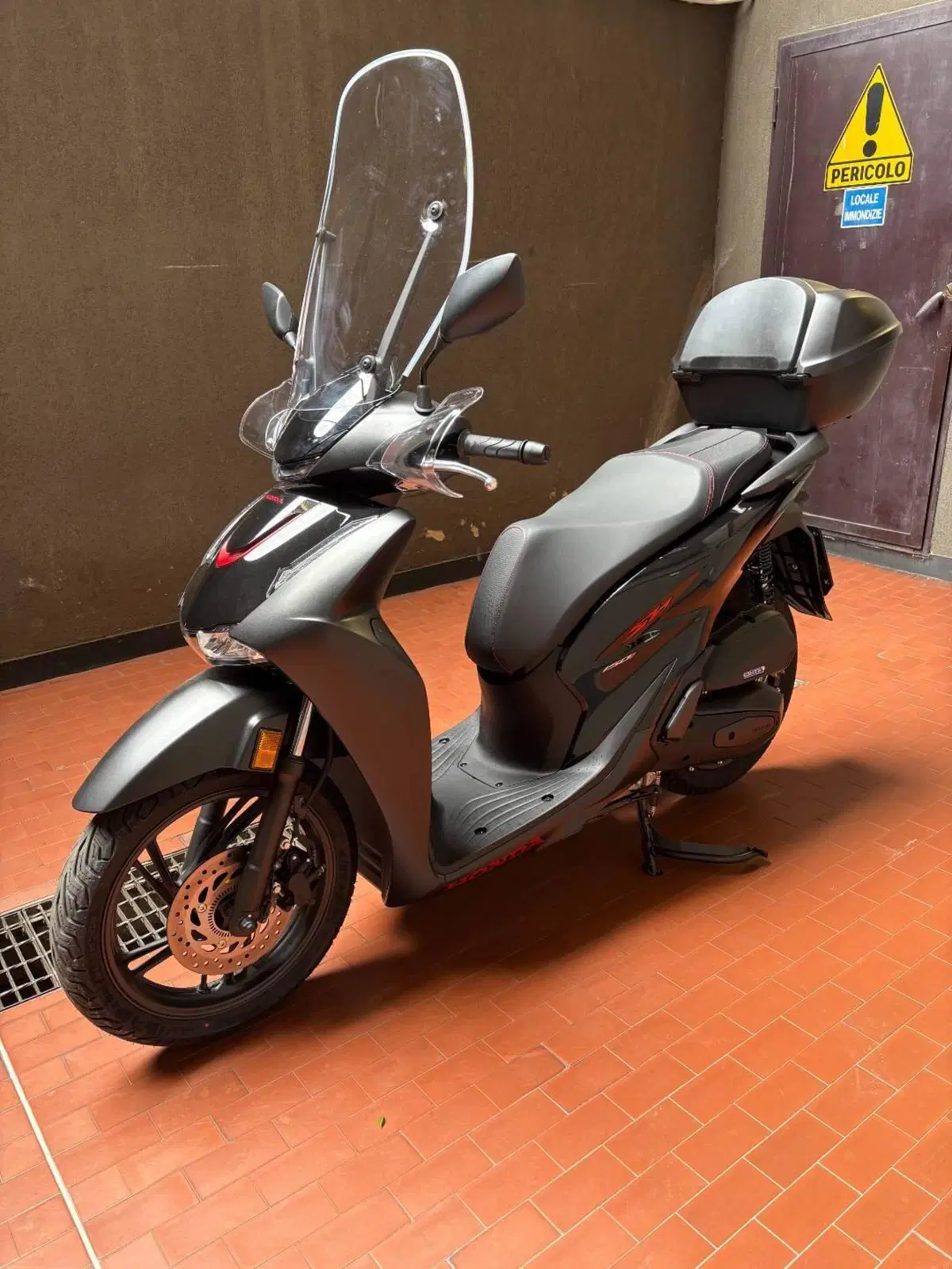 Honda SH 150 Sport (2026) (2)