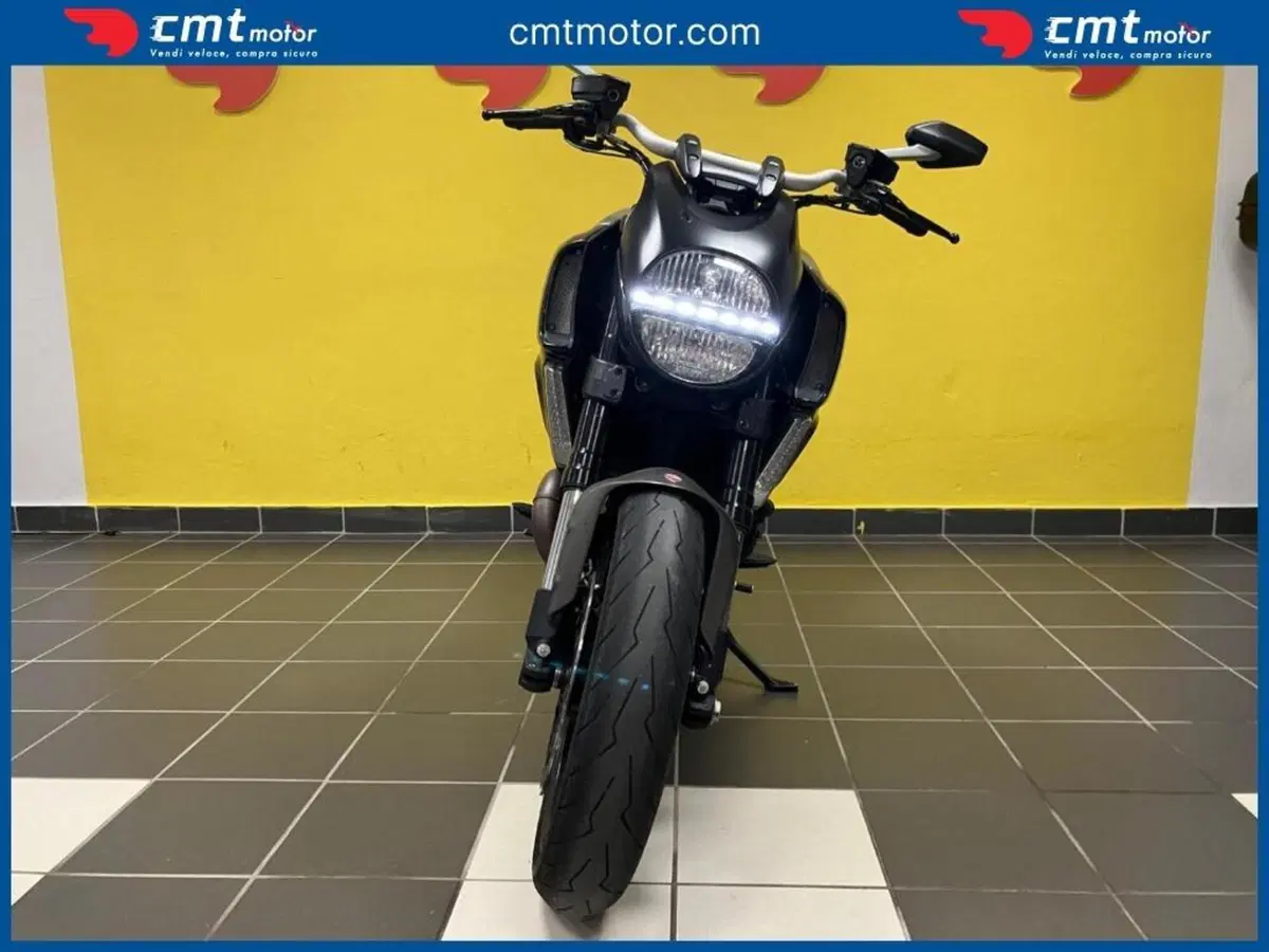 Ducati Diavel 1200 Strada (2010 - 14) (2)