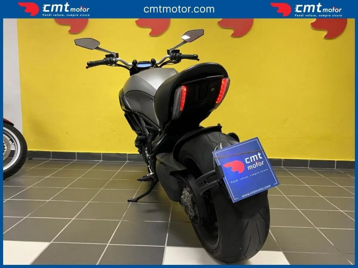 Ducati Diavel 1200 Strada (2010 - 14) (4)