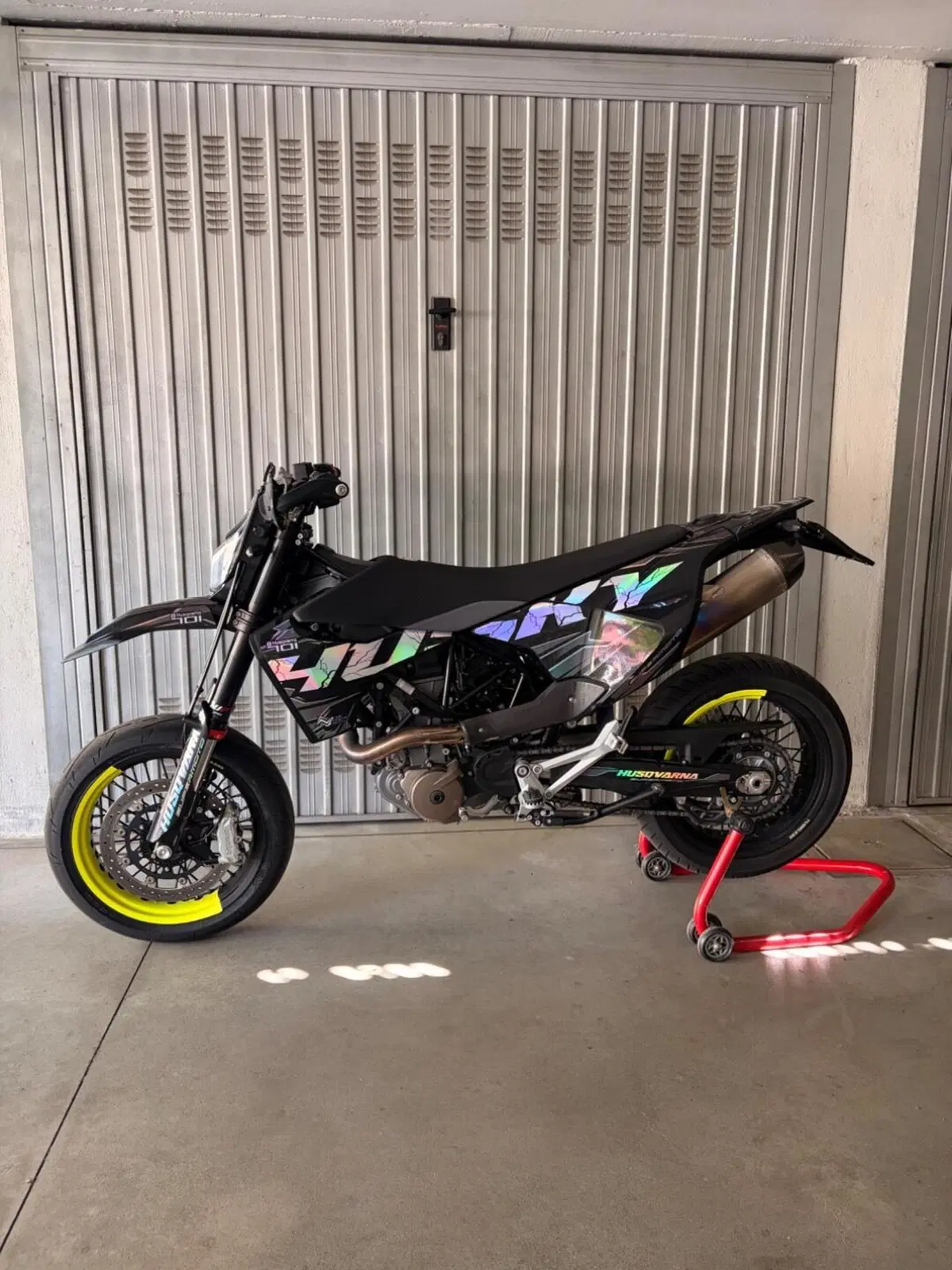Husqvarna 701 Supermoto (2023 - 25) (3)