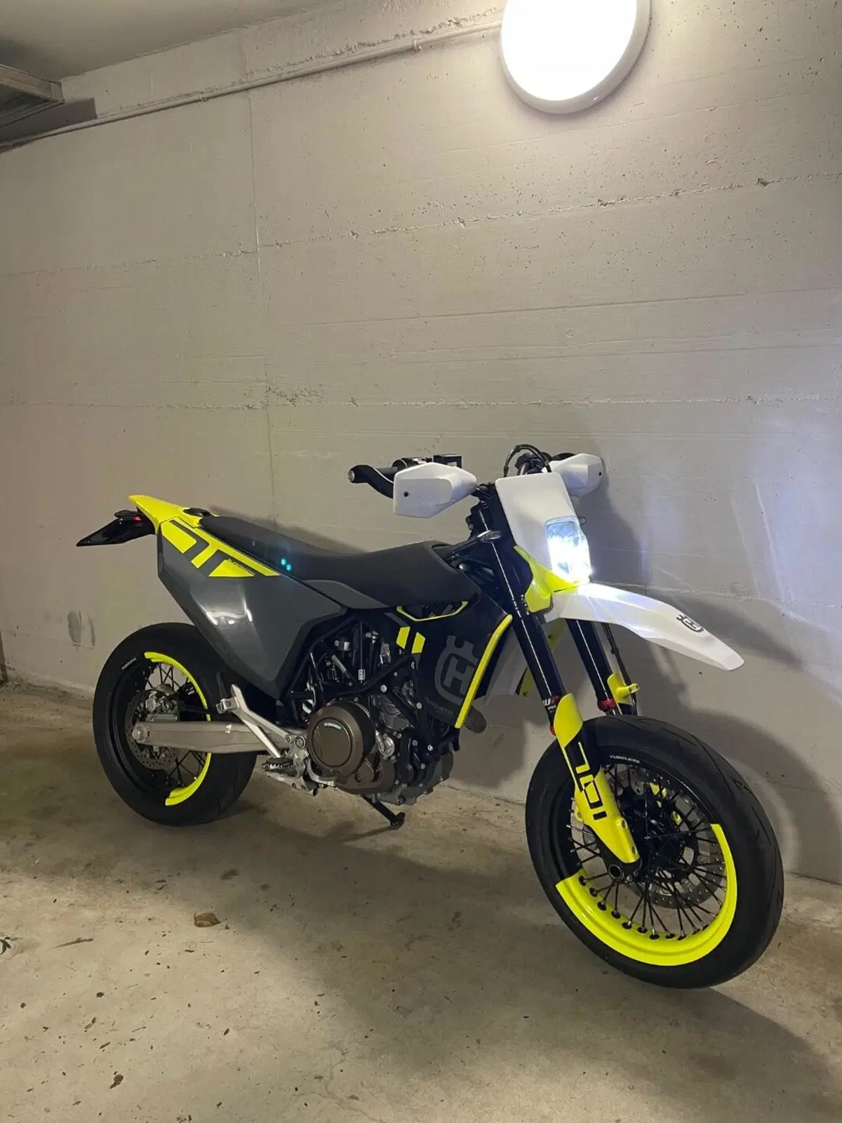 Husqvarna 701 Supermoto (2023 - 25) (6)
