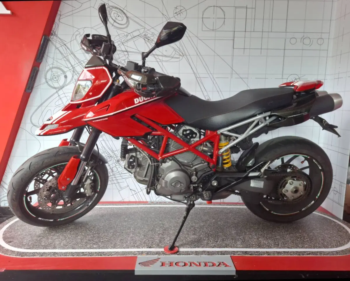 Ducati Hypermotard 796 (2012) (2)