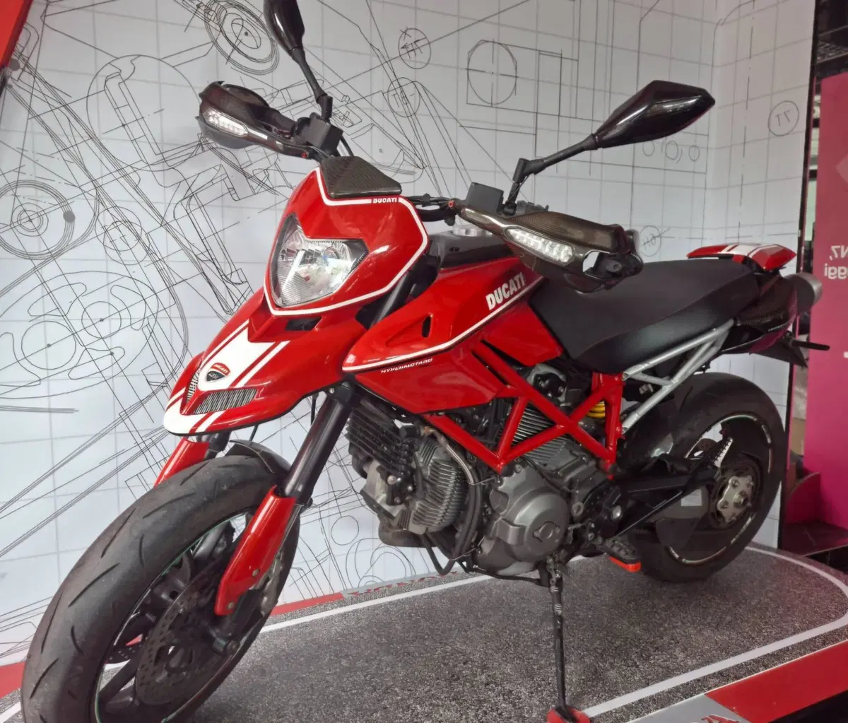 Ducati Hypermotard 796 (2012) (5)