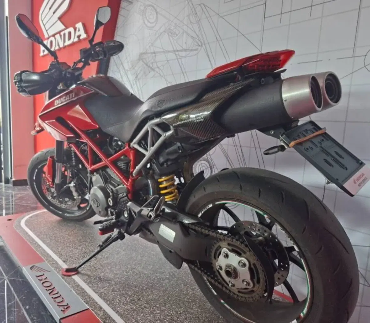 Ducati Hypermotard 796 (2012) (6)