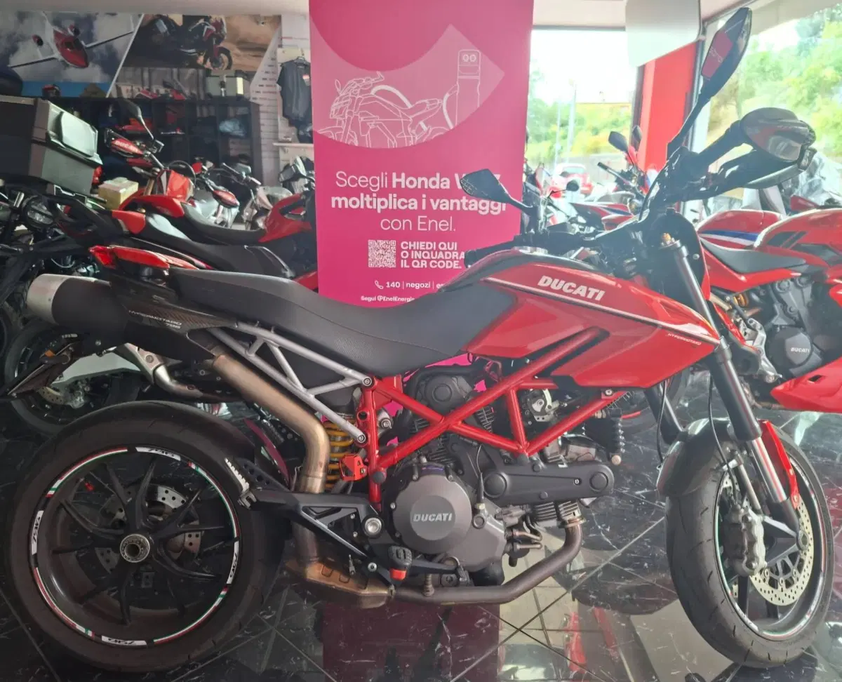 Ducati Hypermotard 796 (2012) (7)