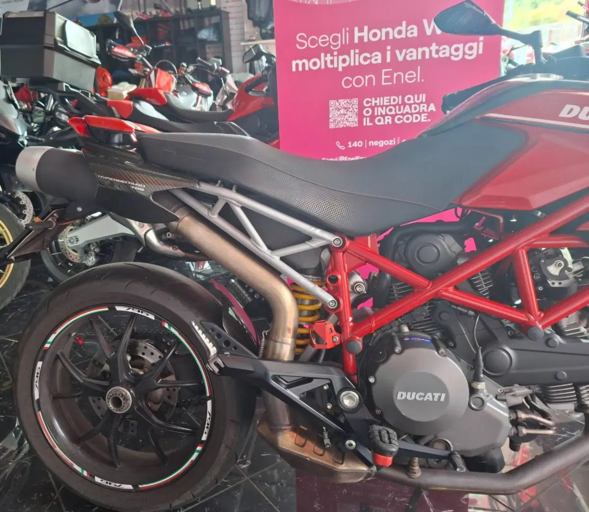 Ducati Hypermotard 796 (2012) (9)