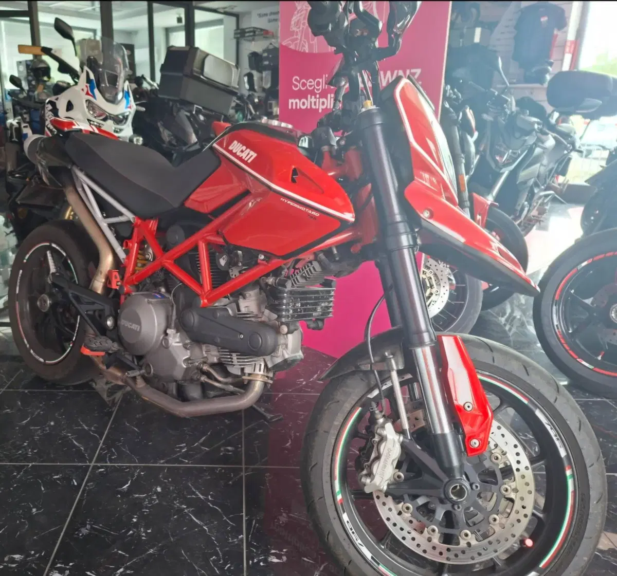 Ducati Hypermotard 796 (2012) (10)