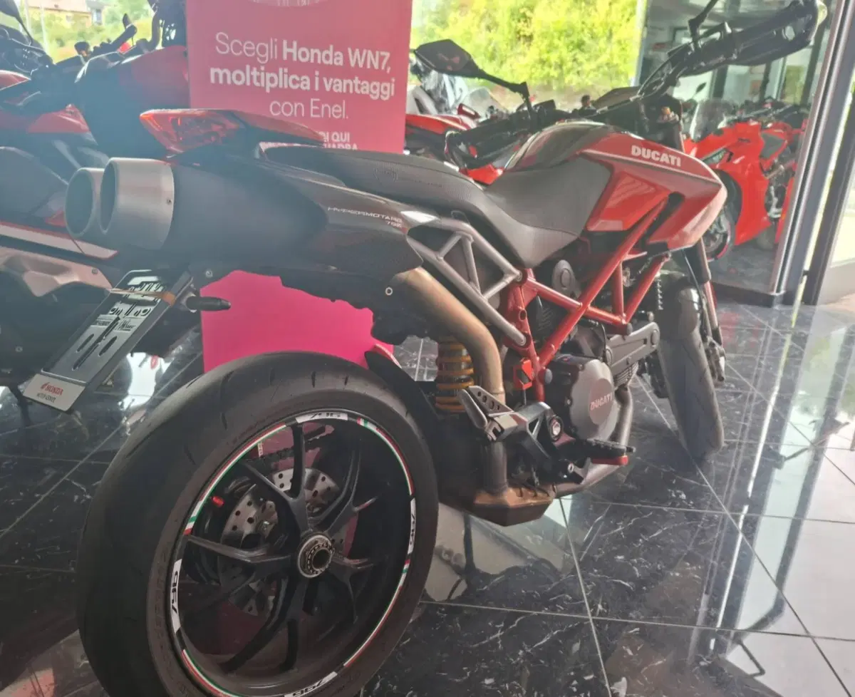 Ducati Hypermotard 796 (2012) (11)