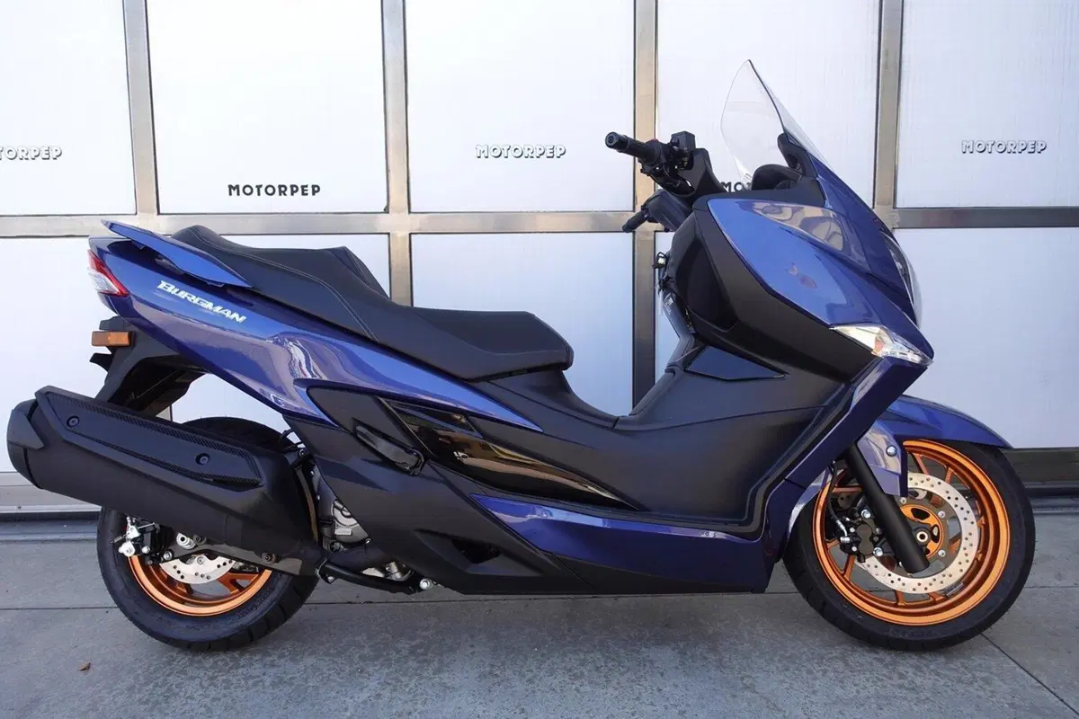 Suzuki Burgman 400 (2025 - 26) (3)