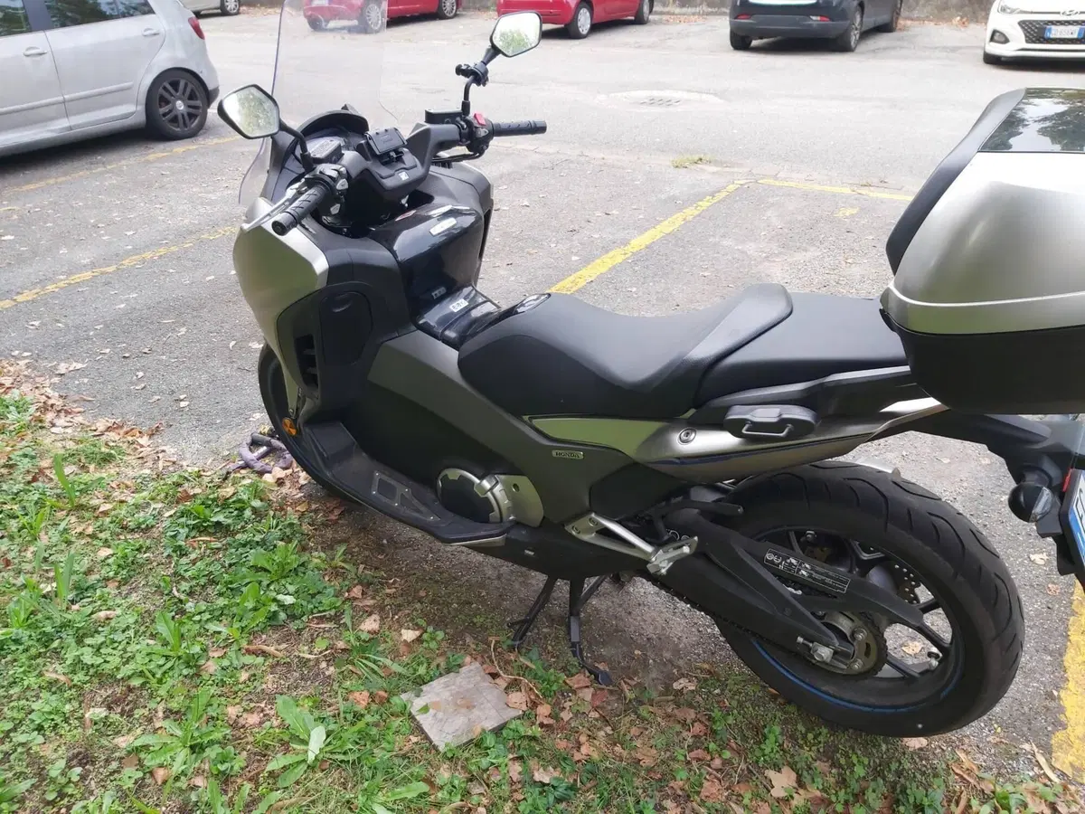 Honda Integra 750 DCT Sport (2017) (9)