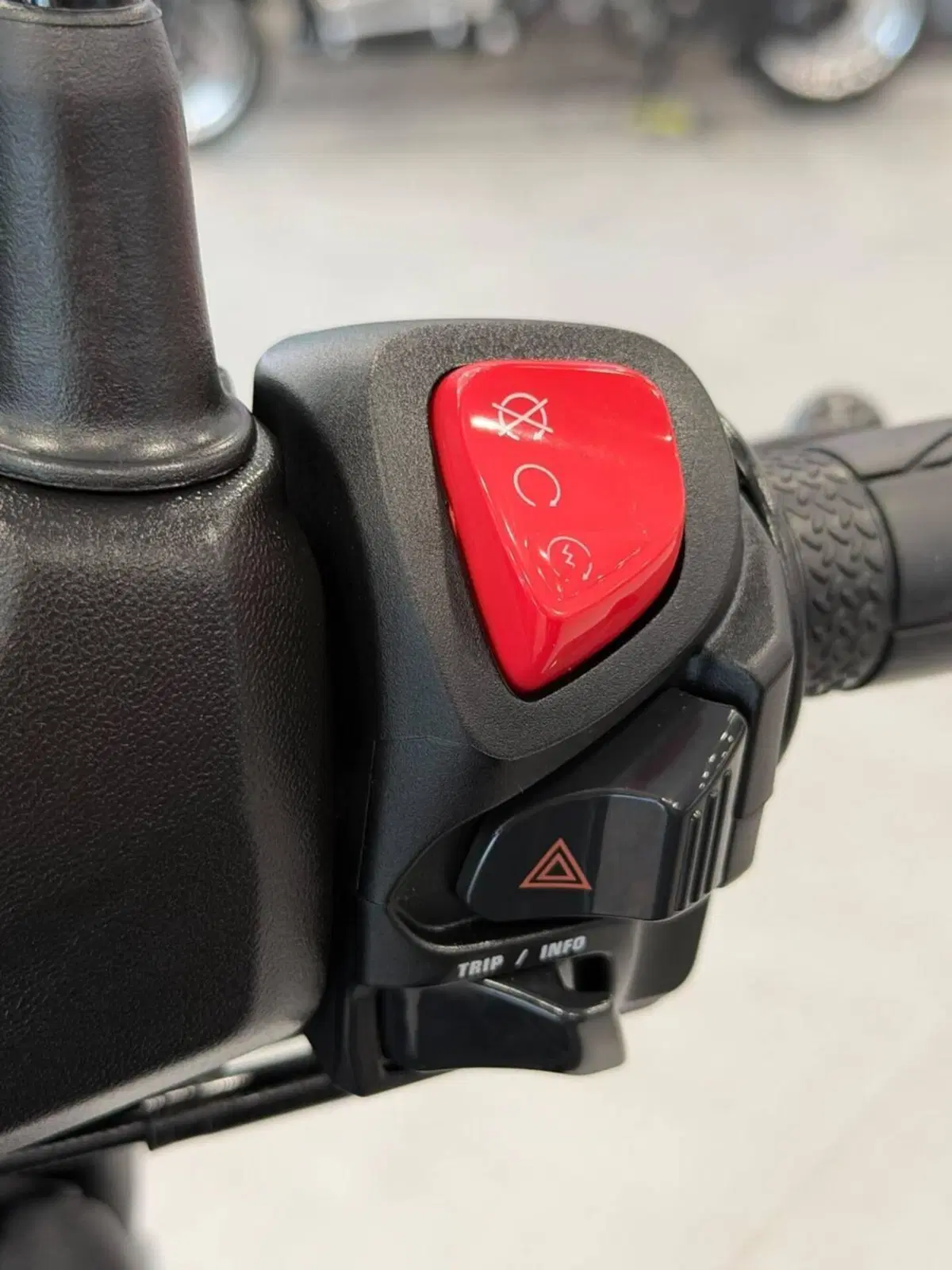 Yamaha X-Max 125 (2021 - 24) (10)