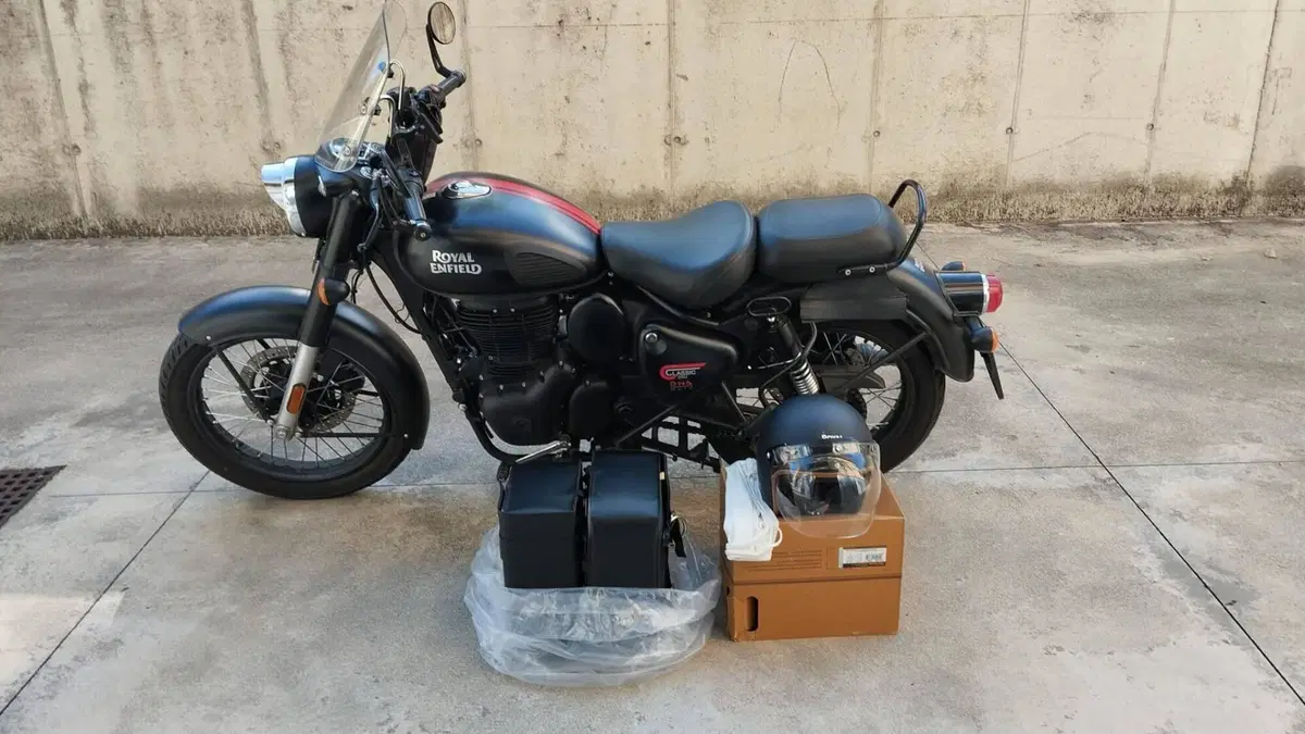 Royal Enfield Classic 350 (2021 - 26) (3)