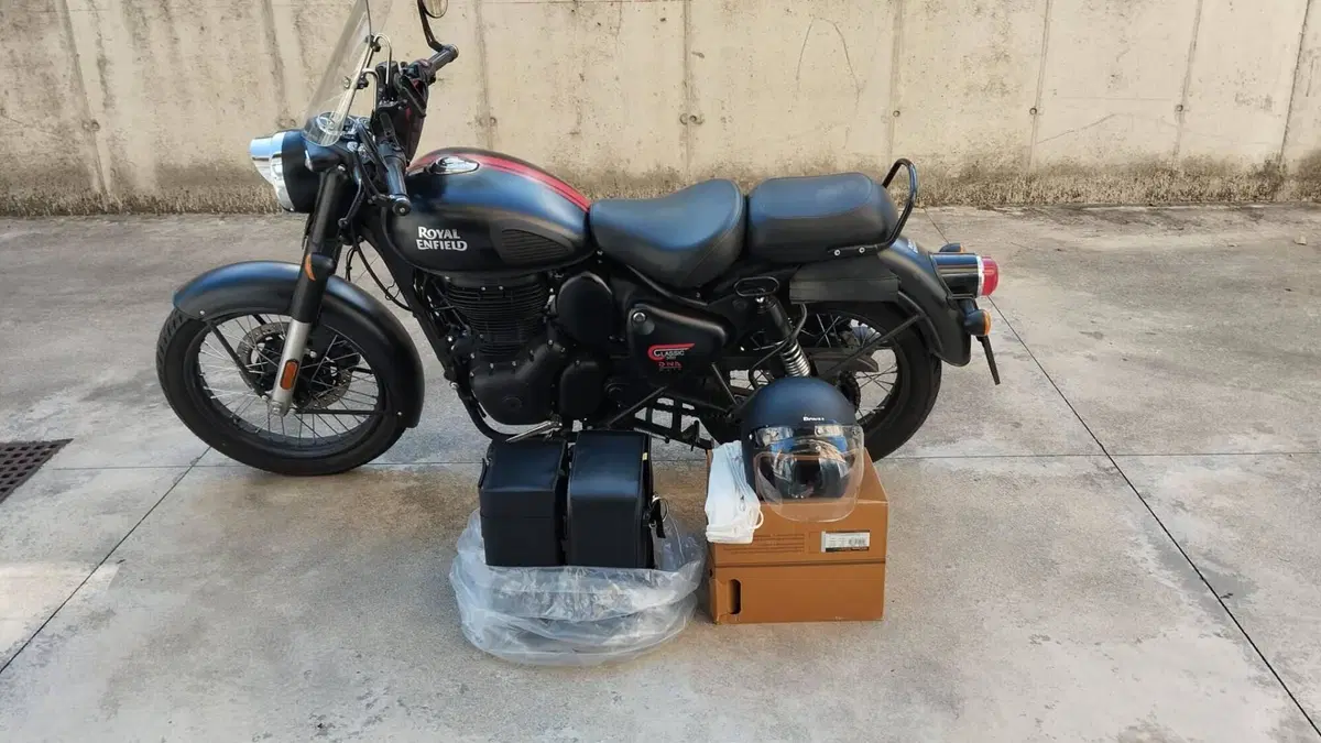 Royal Enfield Classic 350 (2021 - 26) (4)