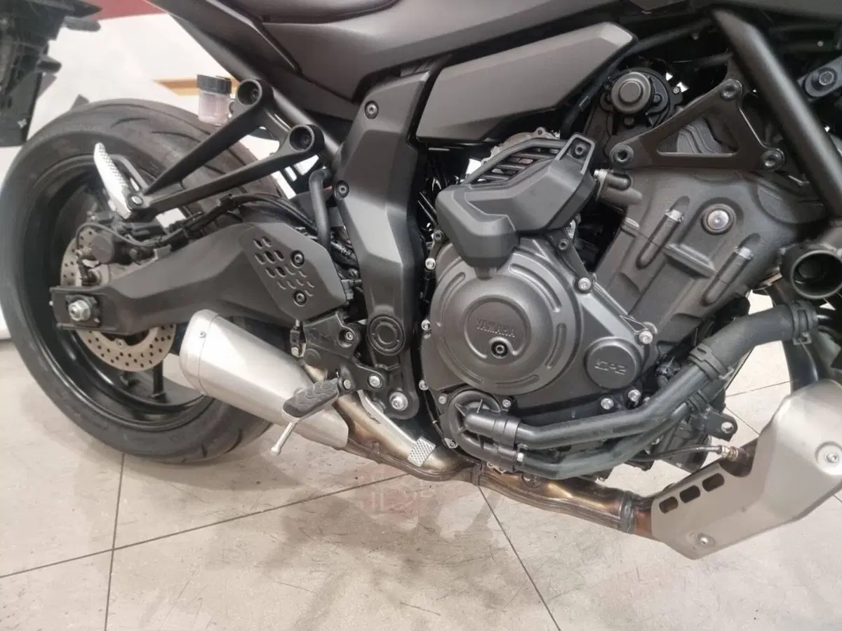 Yamaha MT-07 Y-AMT (2025 - 26) (6)