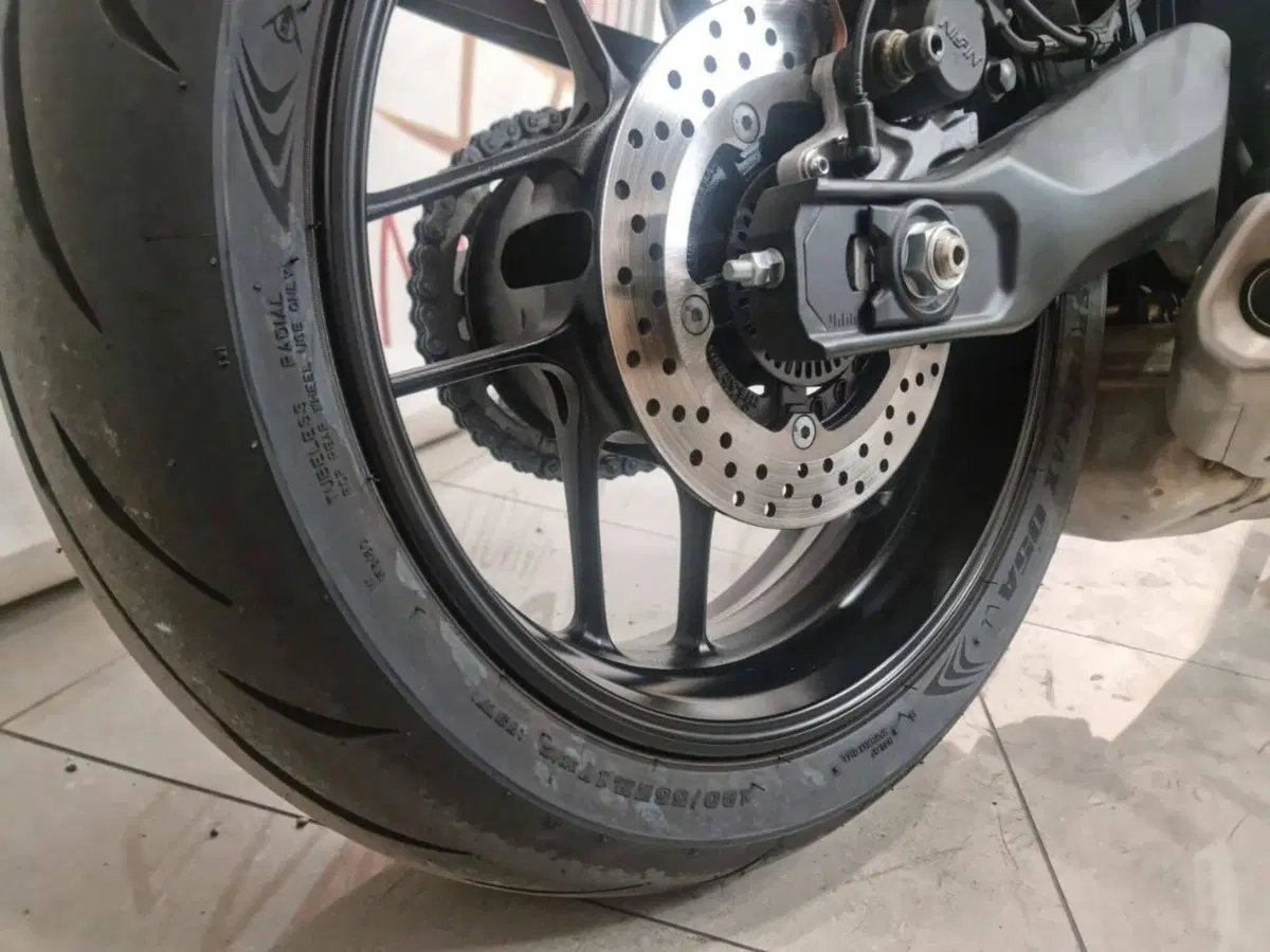 Yamaha MT-07 Y-AMT (2025 - 26) (7)