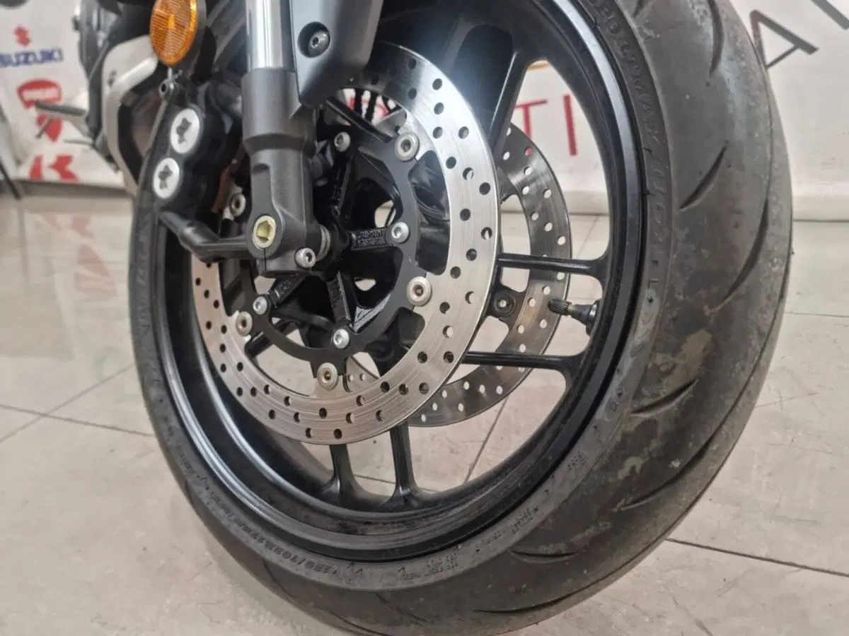 Yamaha MT-07 Y-AMT (2025 - 26) (8)